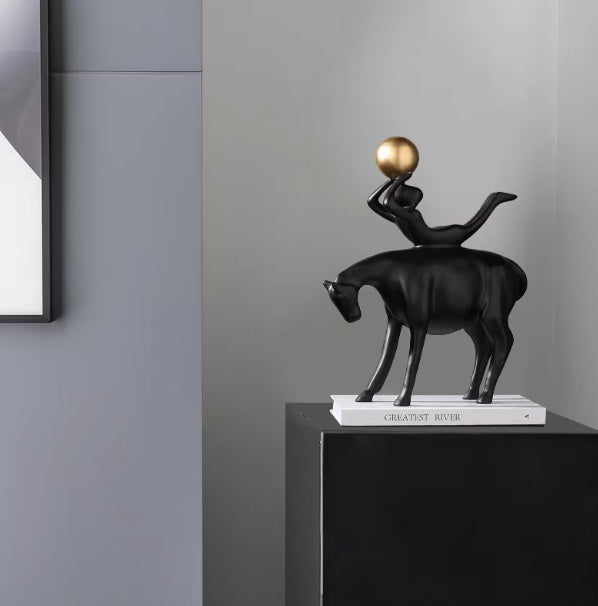 Modern Light Luxury Home Decor Art Ornament for Stylish Living Rooms